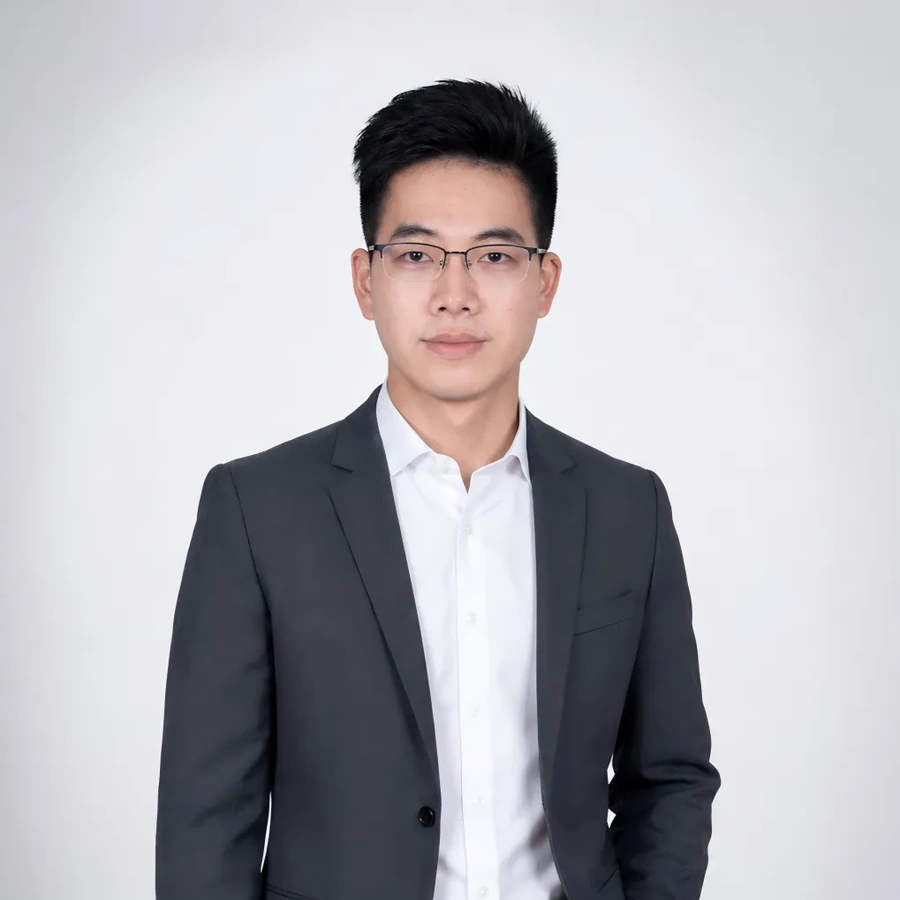 Team member portrait for global warehouse solutions partner